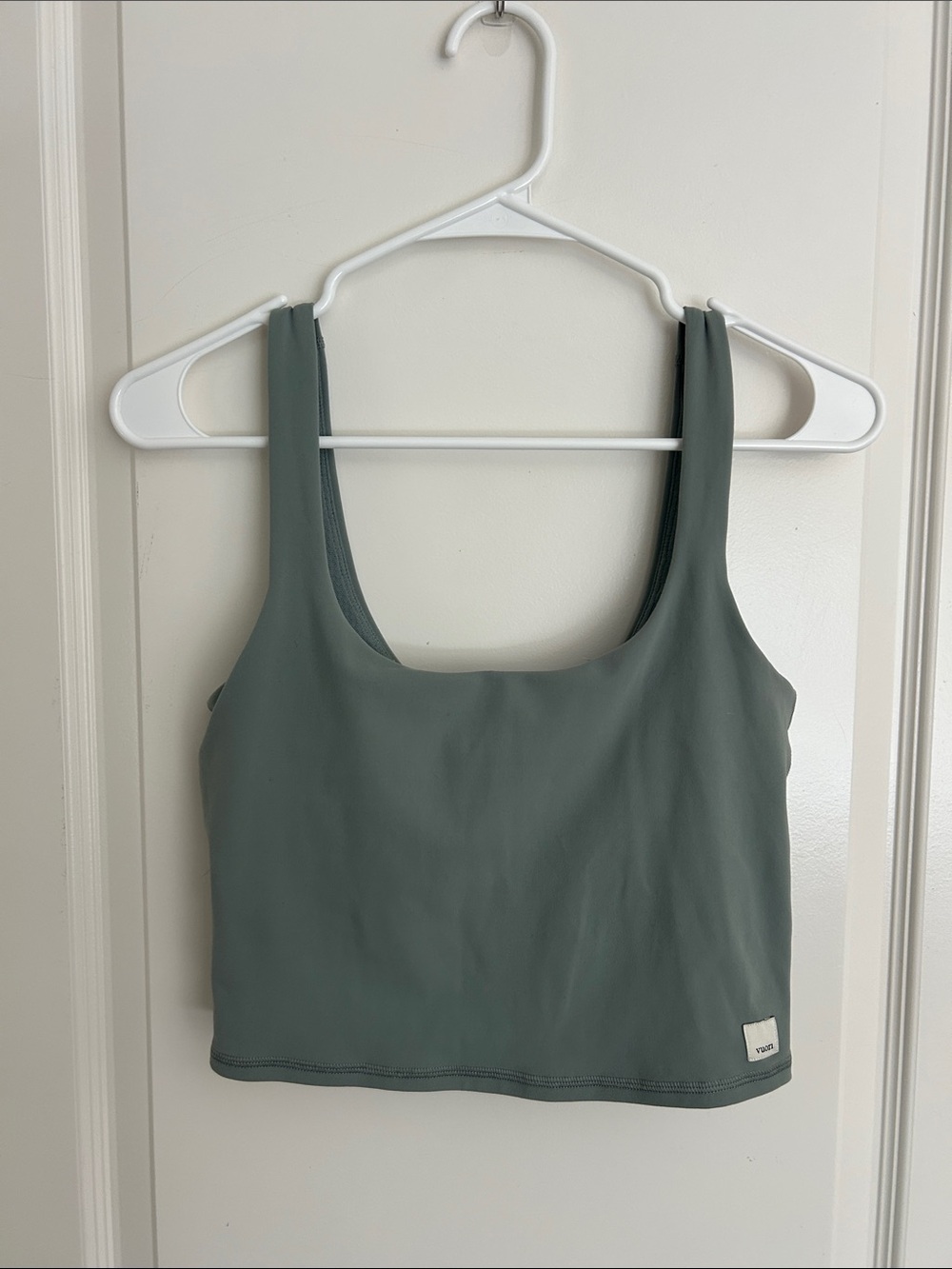 Vuori daily crop Sage Green Tank Top small